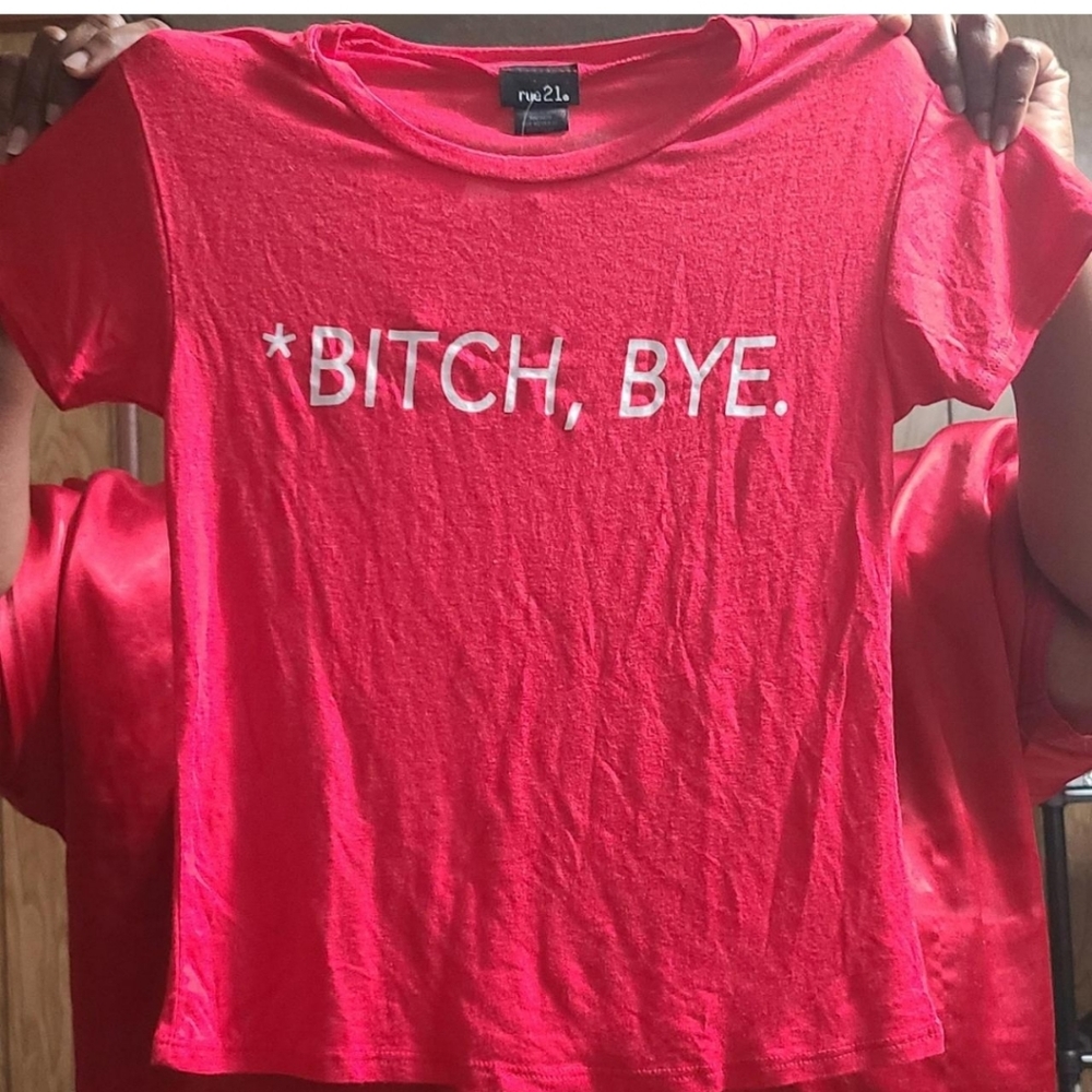 T-shirt that's slightly cropped.